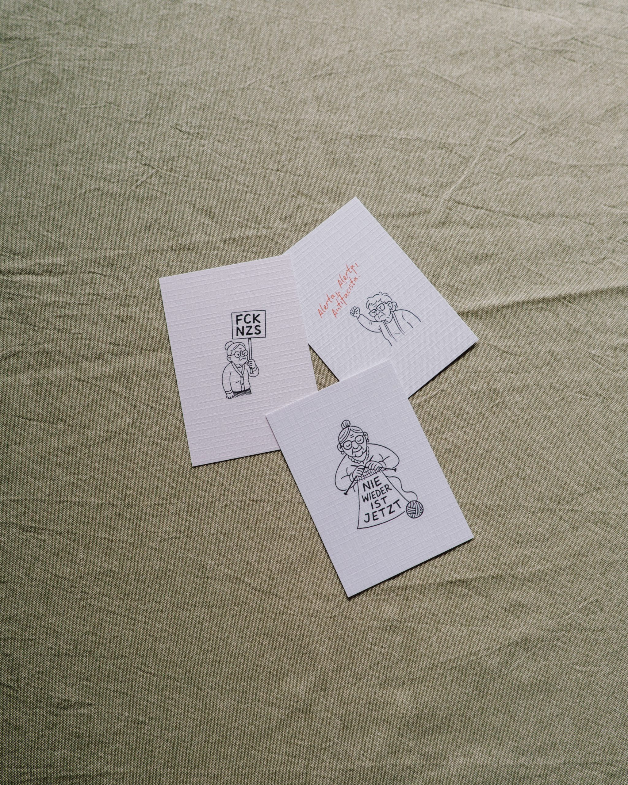 Postkarten-Set „Omas mit Haltung" – 3 Motive – Bild 3
