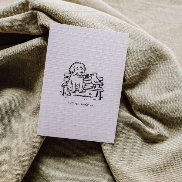 Postkarte „Lieb sein kostet nix" – Hund & Vogel