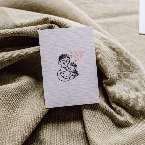 Postkarte „Der Berg, vor dem du stehst" – Umarmung
